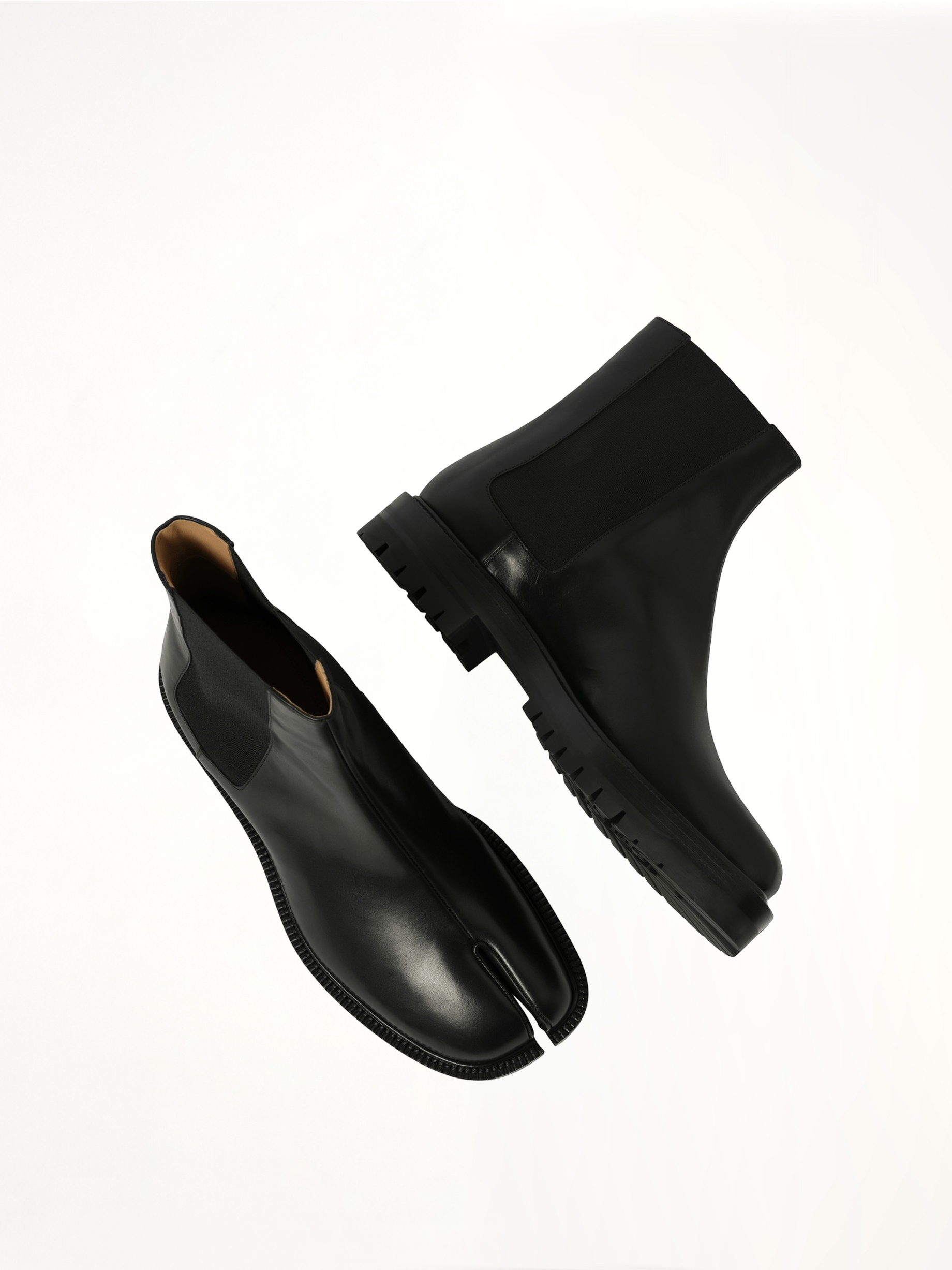 Calfskin Tabi County Chelsea Boots in Black Top View | MAISON MARGIELA