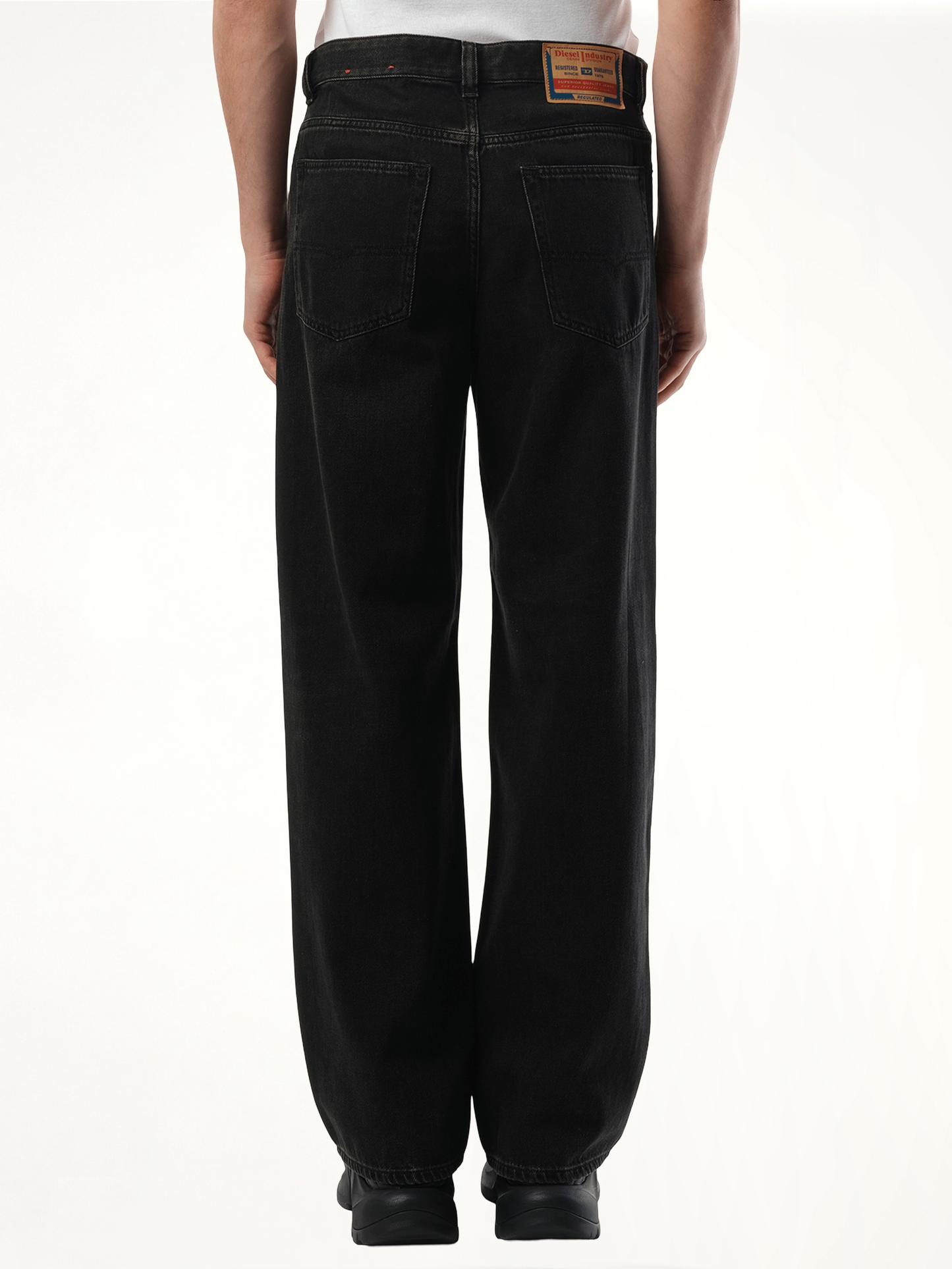 2001 D-Macro Jeans in Black