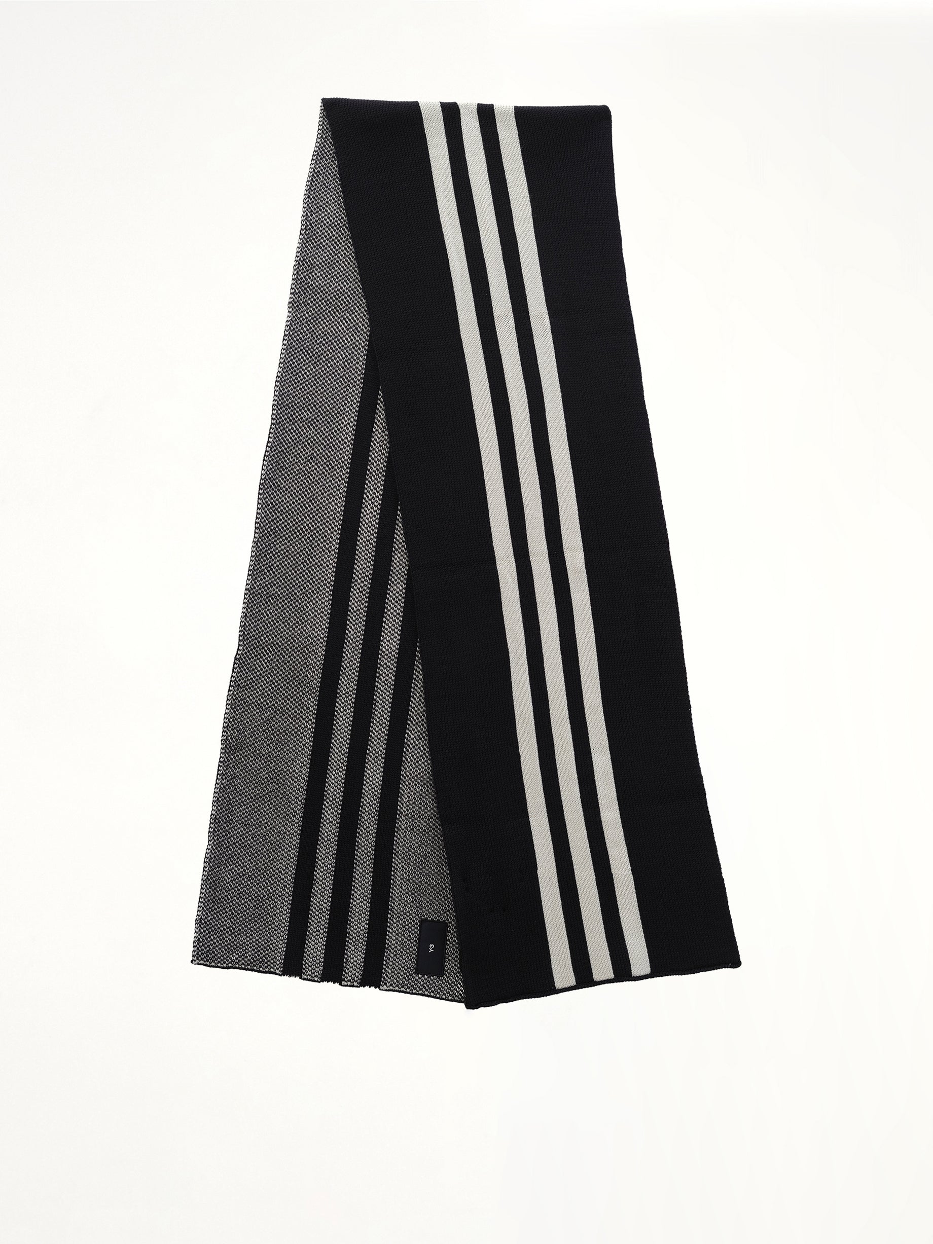 Cl Scarf in Black