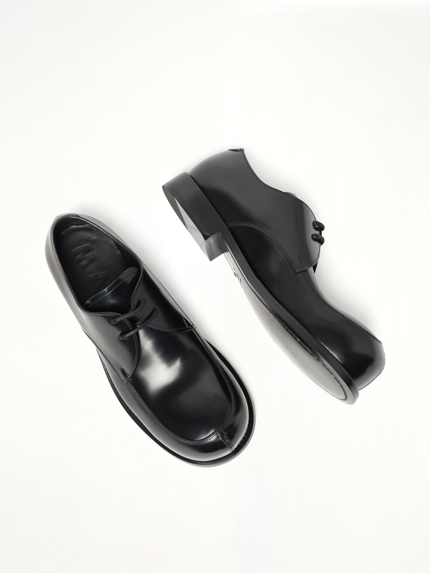 Round Toe Derby in Black