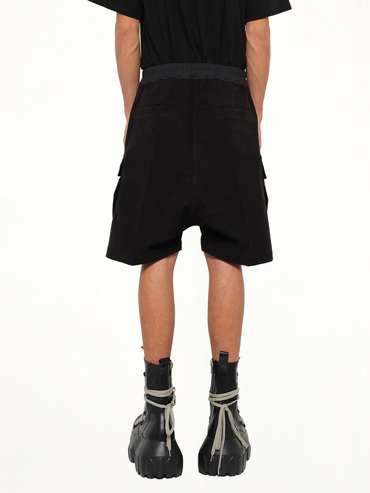 Brushed Twill Cargobela Shorts in Black
