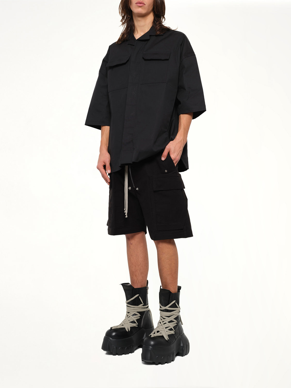 Brushed Twill Cargobela Shorts in Black