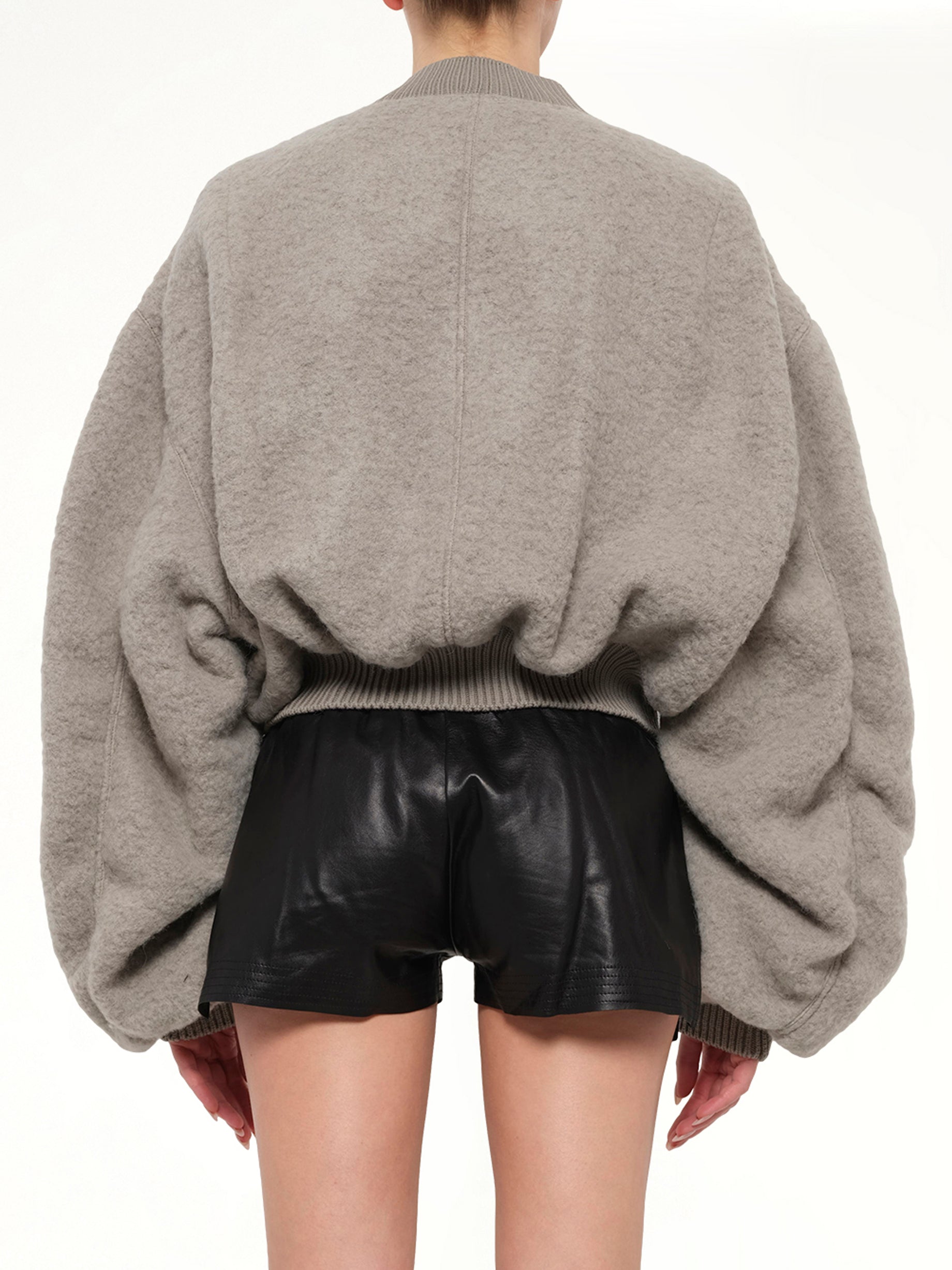 Secchia Cropped Flight in Dark Pearl
