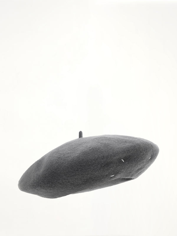 4-Stitch Wool Beret Hat in Carbon Grey