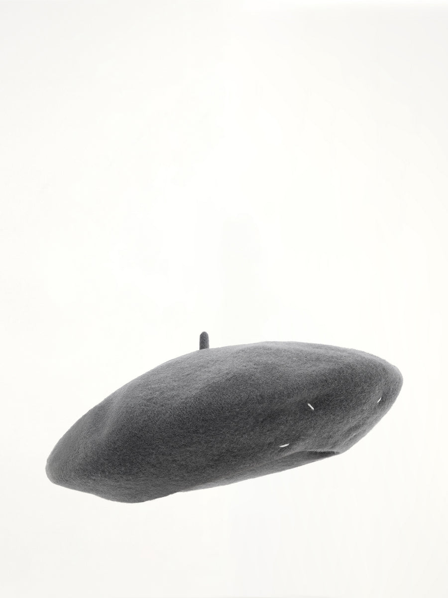 4-Stitch Wool Beret Hat in Carbon Grey