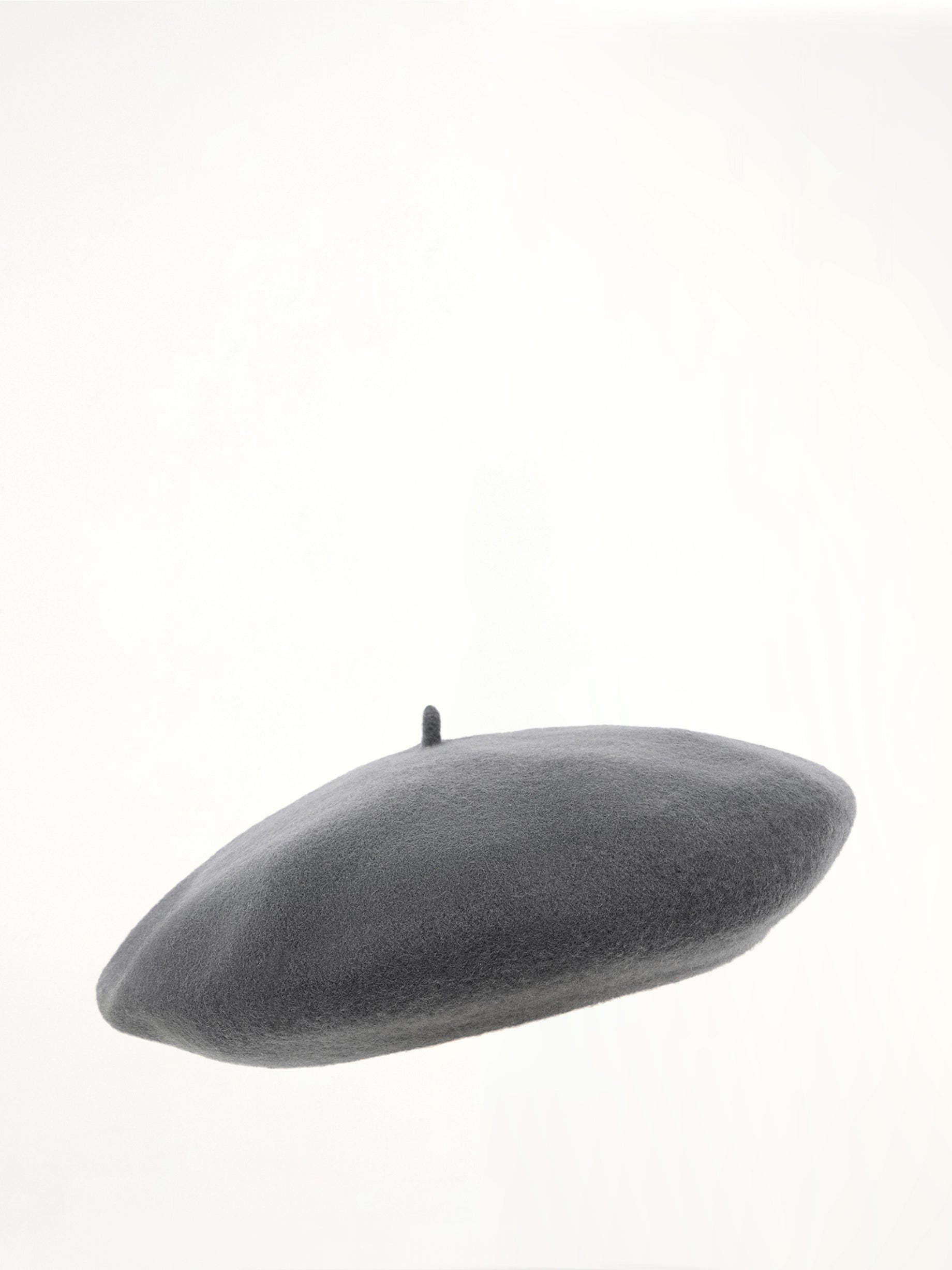 4-Stitch Wool Beret Hat in Carbon Grey