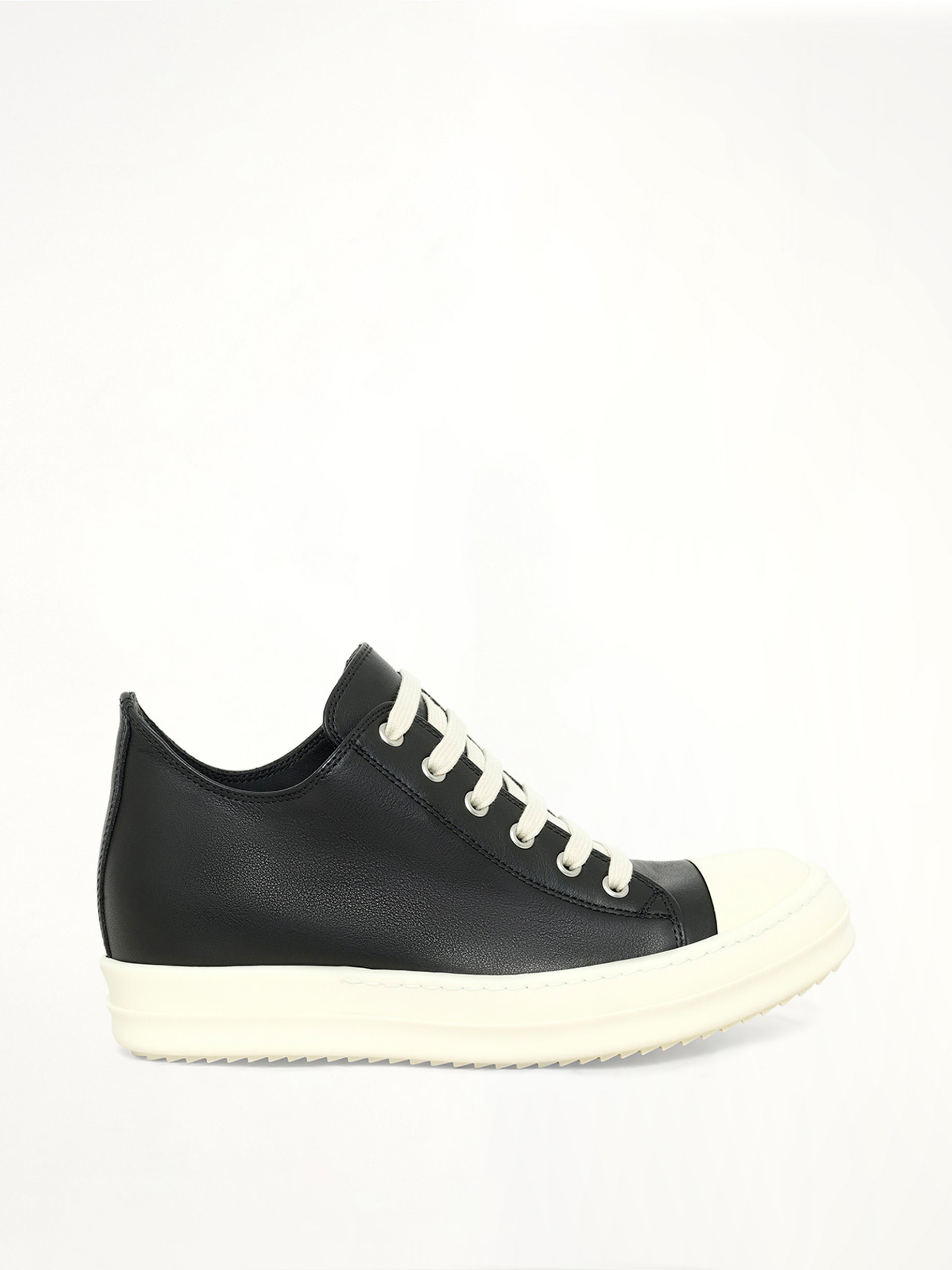 Low Sneaker in Black/Milk