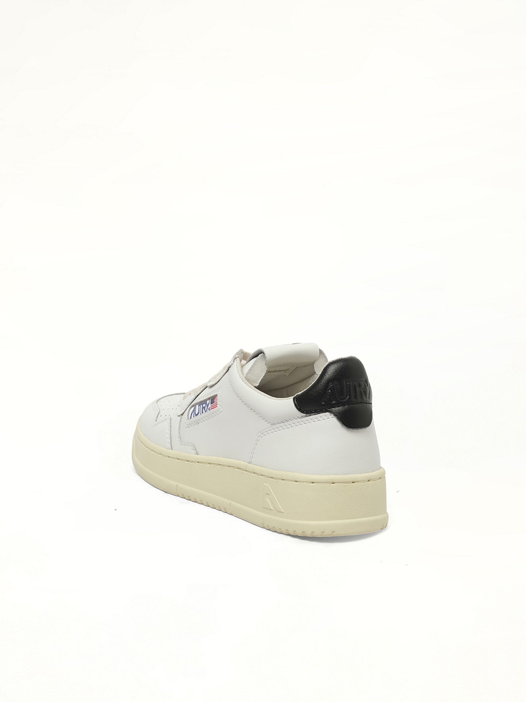 Medalist Low Sneakers in White/Black Top View | AUTRY
