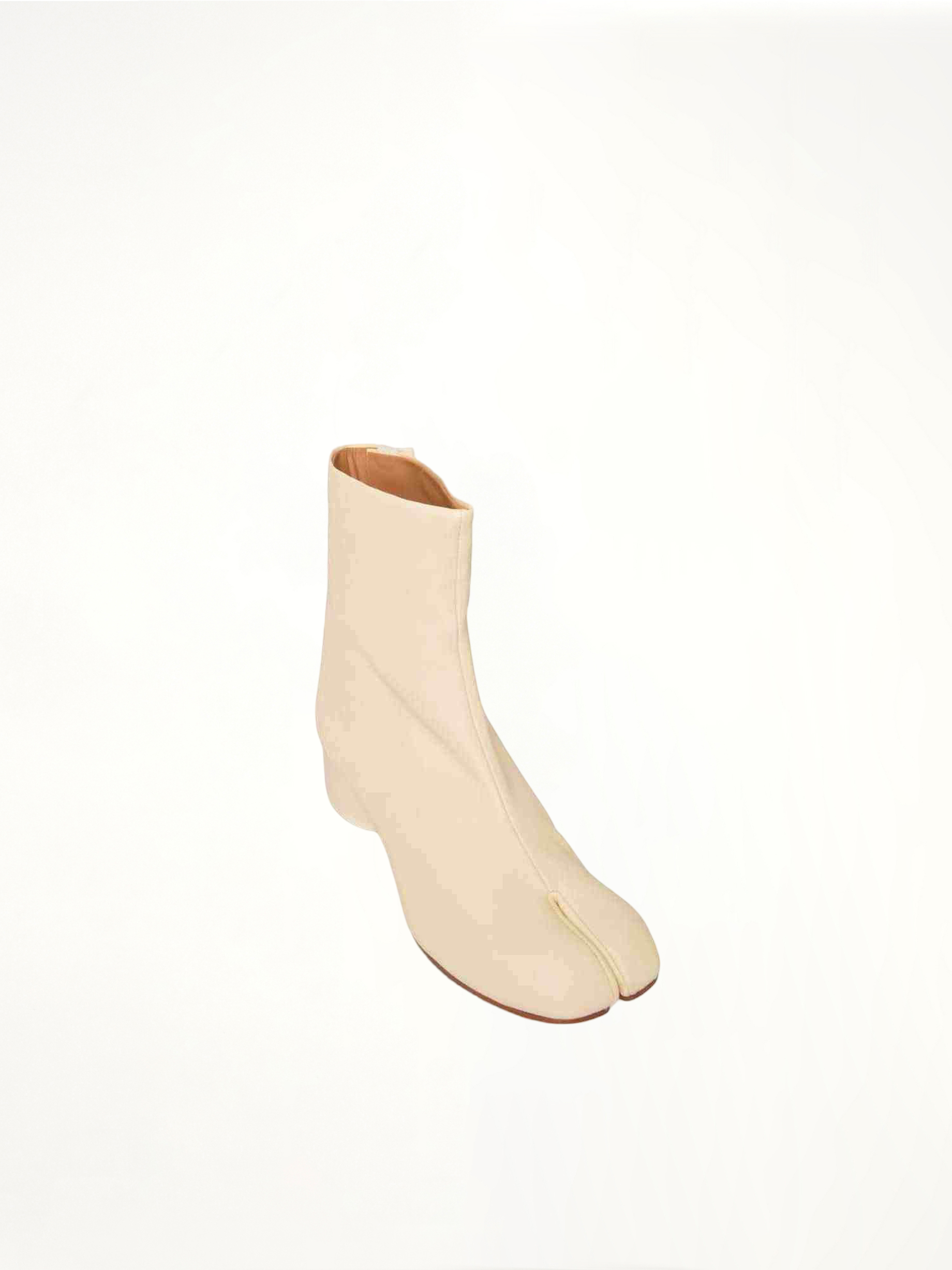 Tabi Ankle Boots 3cm Heel in White Top View | MAISON MARGIELA