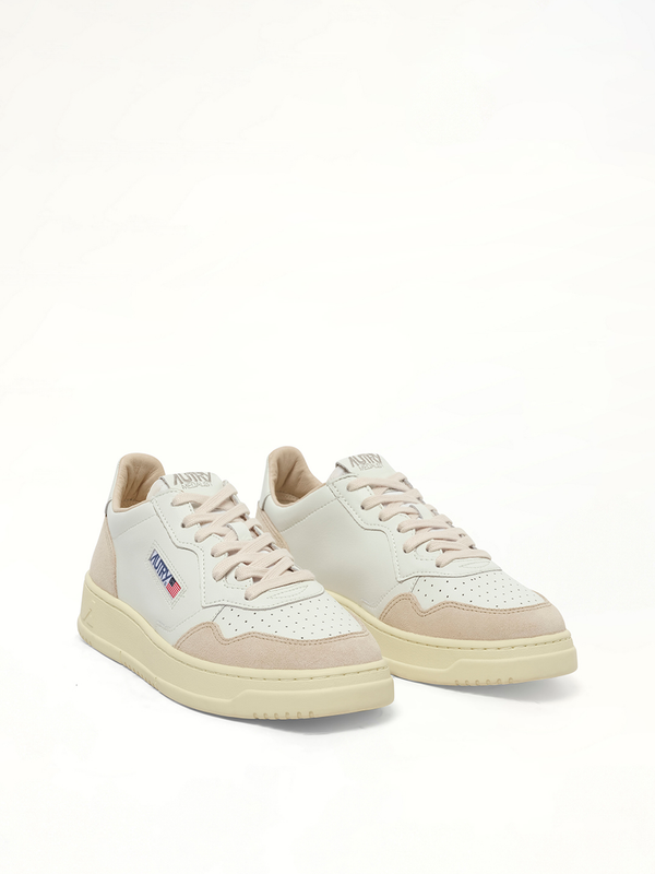 Medalist Low Sneakers in White Front View | AUTRY