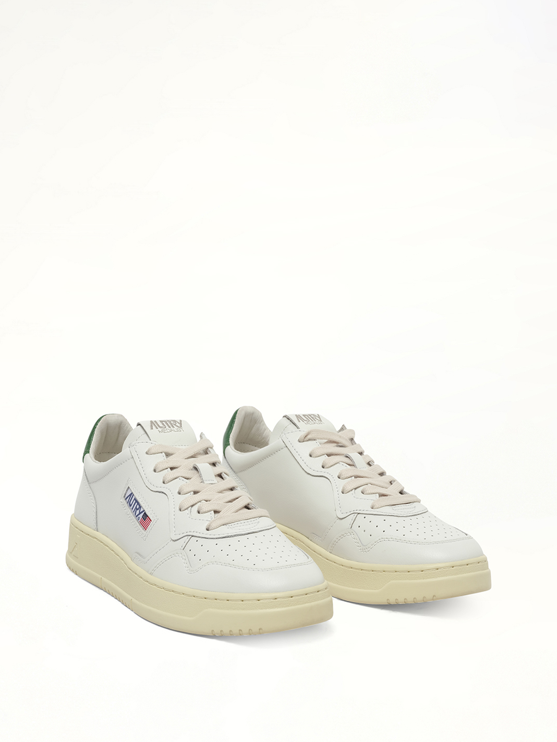 Medalist Low Sneakers in White/Green Front View | AUTRY