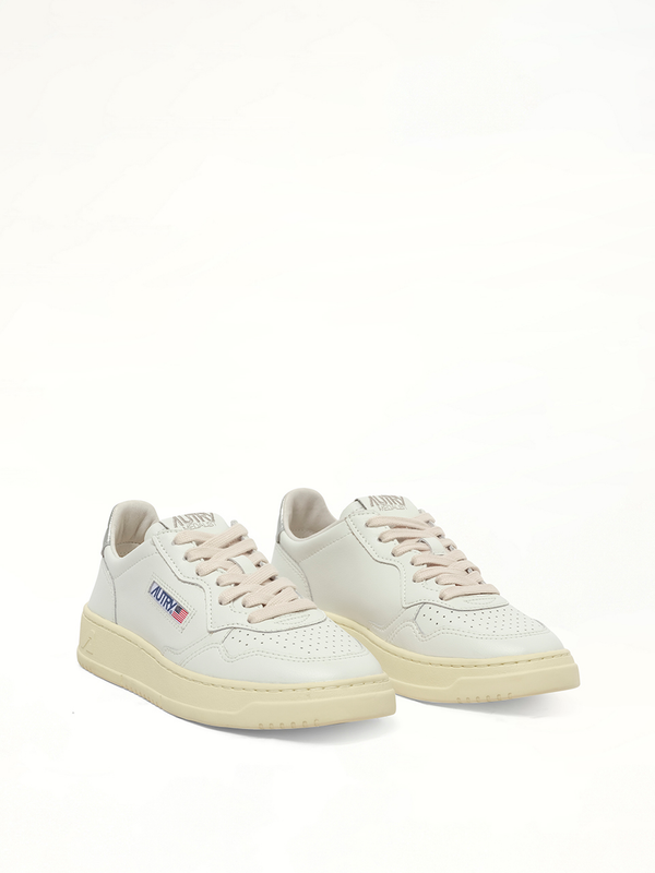 Medalist Low Sneakers in White/Silver Front View | AUTRY