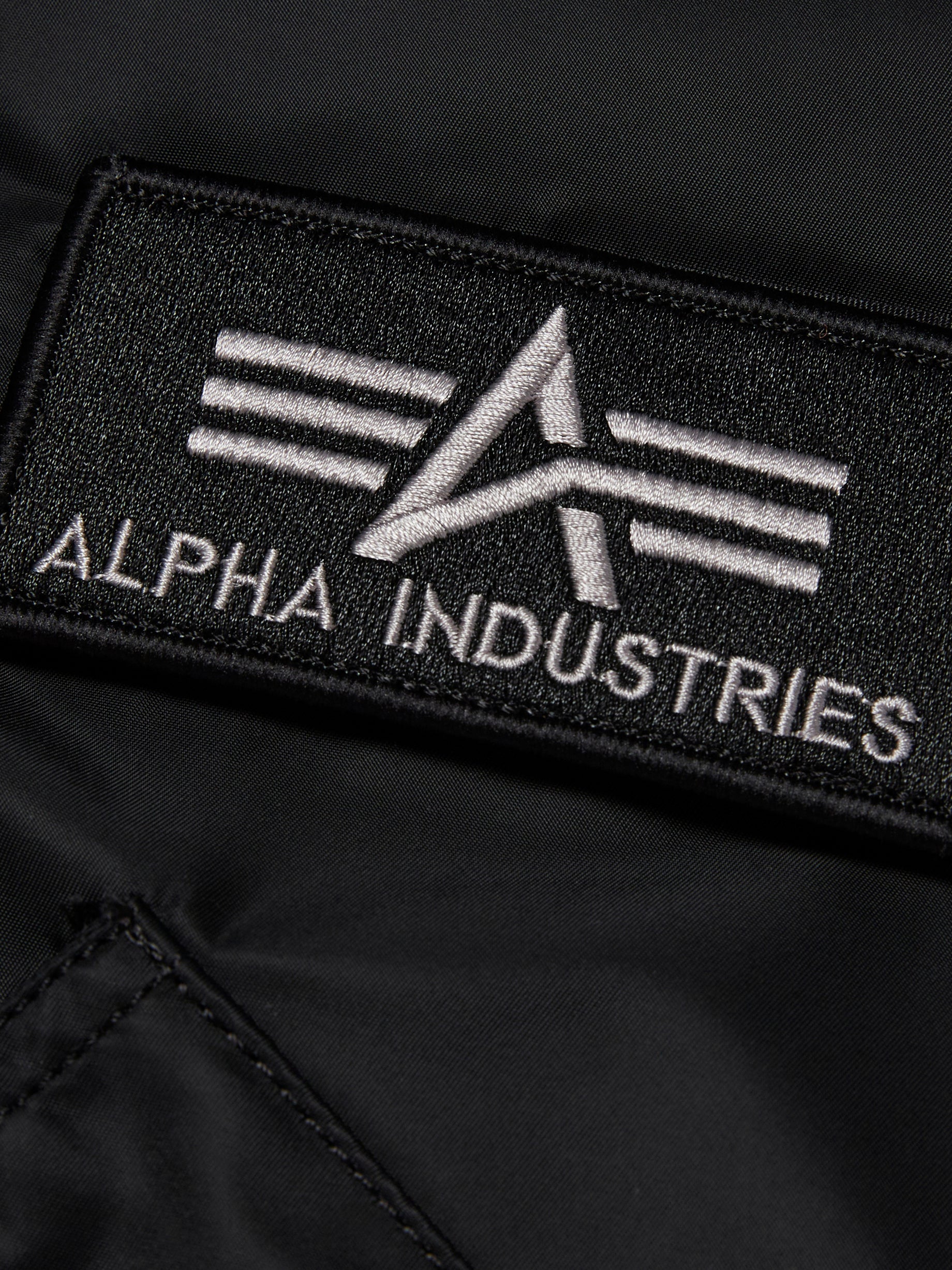 TC x Alpha Industries 봄버 재킷 (스파이크 버전) 블랙