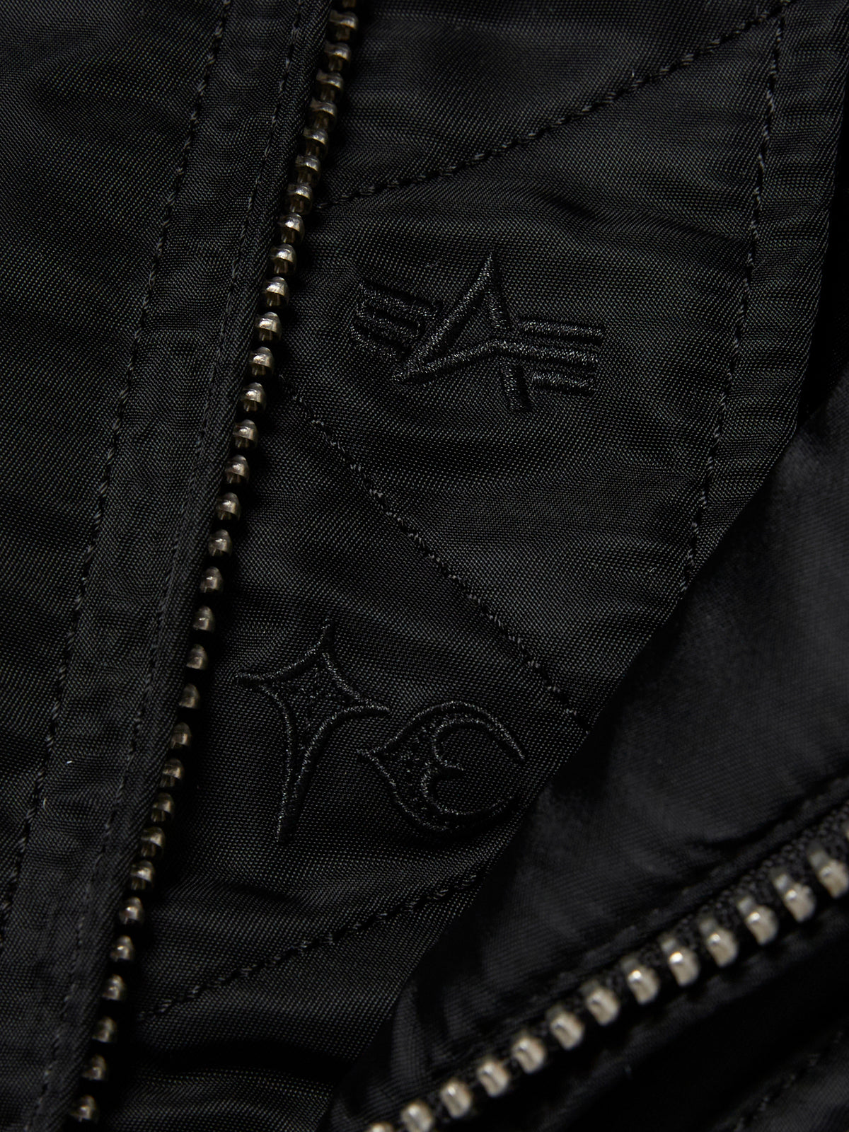 TC x Alpha Industries 봄버 재킷 (스파이크 버전) 블랙