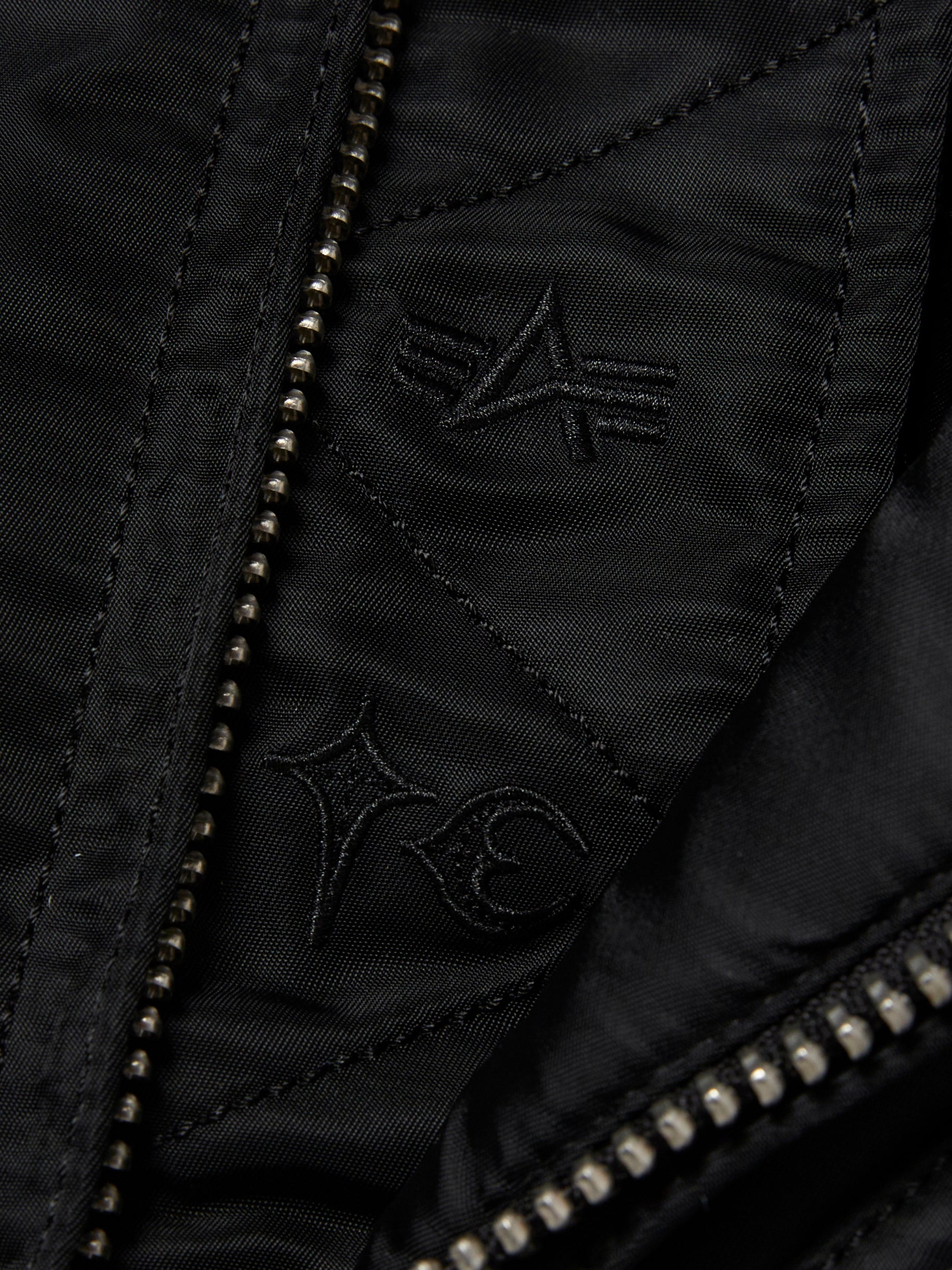 TC x Alpha Industries 봄버 재킷 (스파이크 버전) 블랙