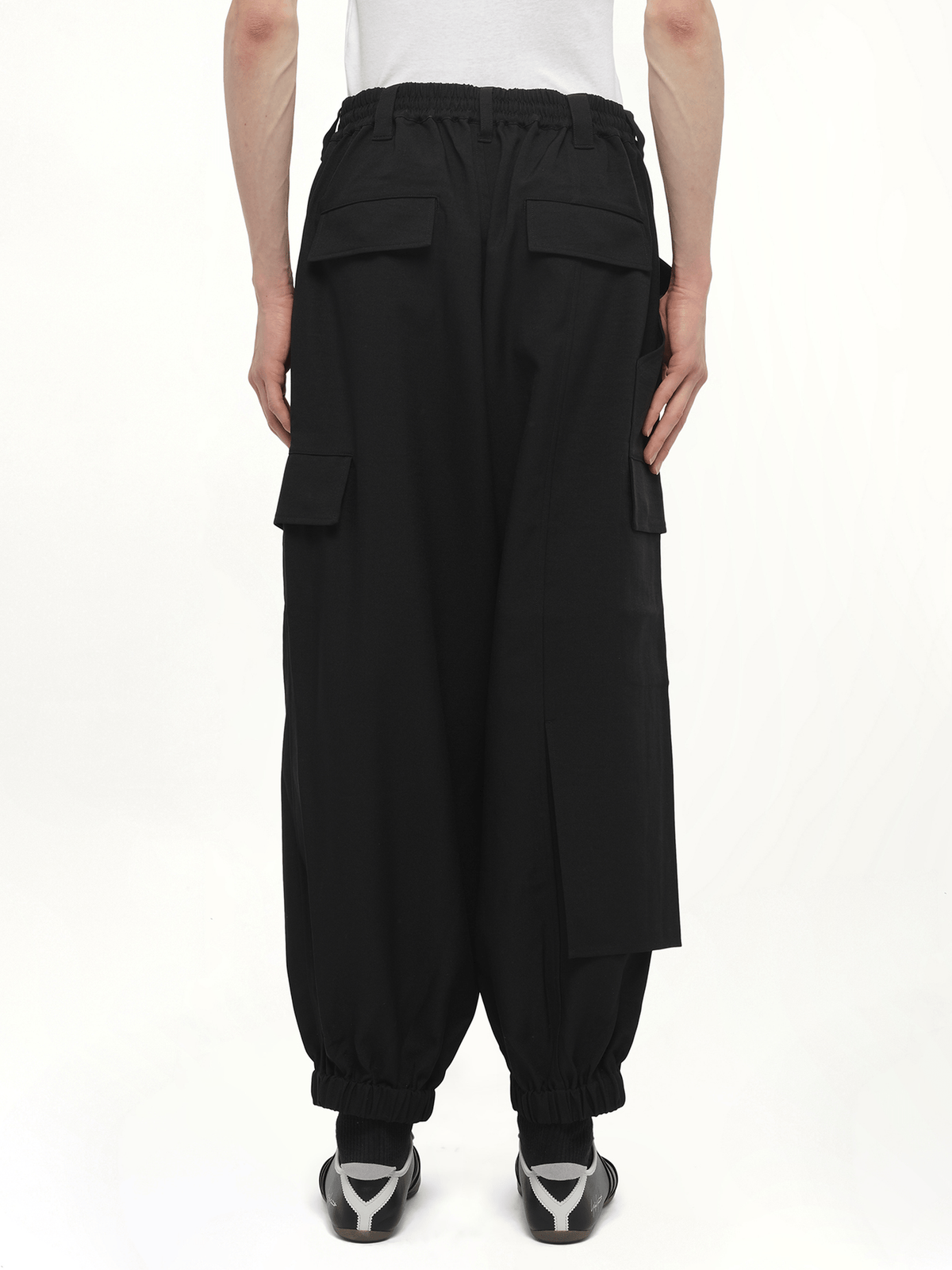 黑色运动制服缩口工装裤