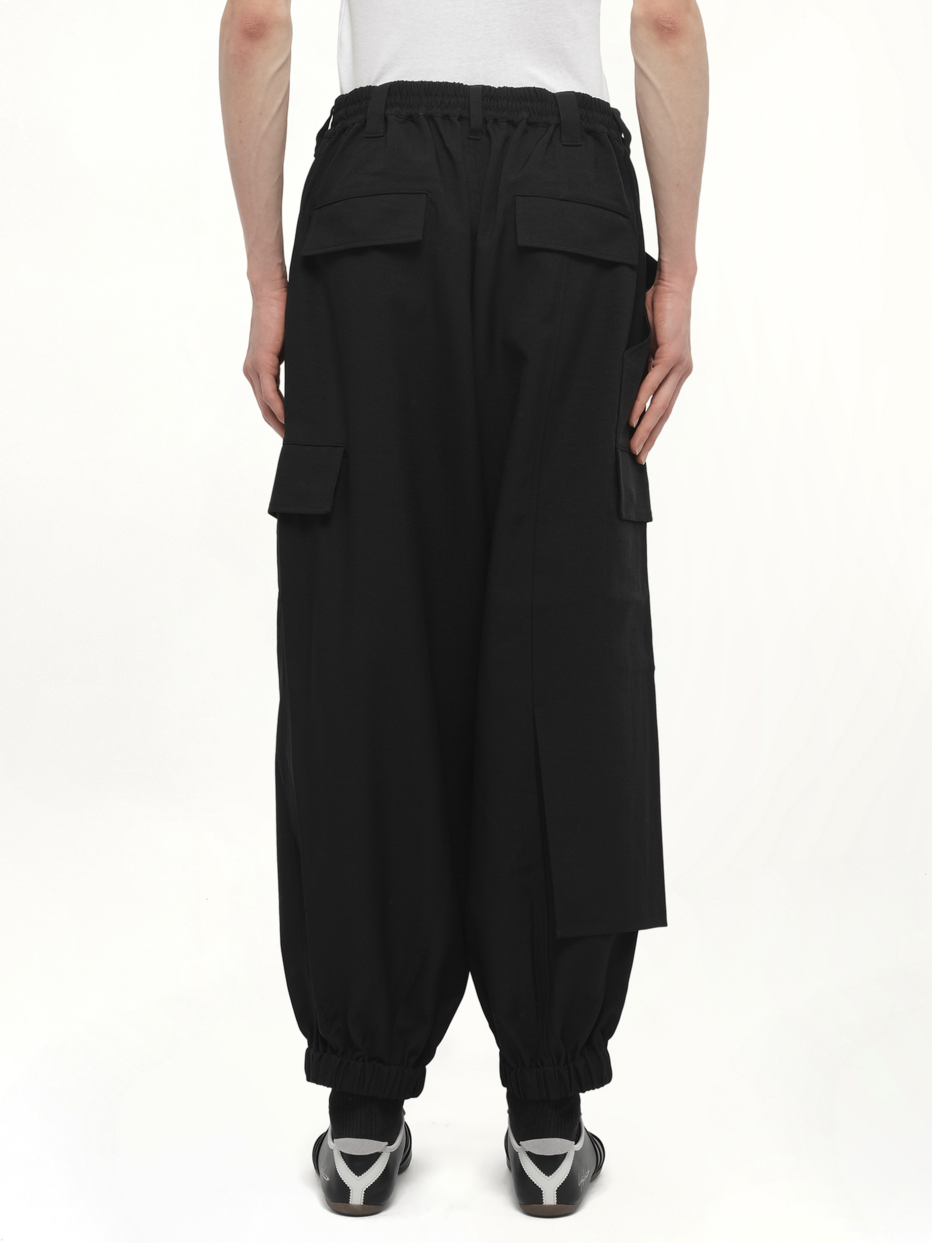 黑色运动制服缩口工装裤