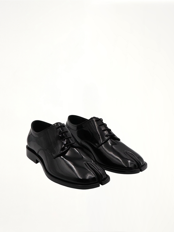Tabi Lace-ups Shoes in Shine Black Front View | MAISON MARGIELA