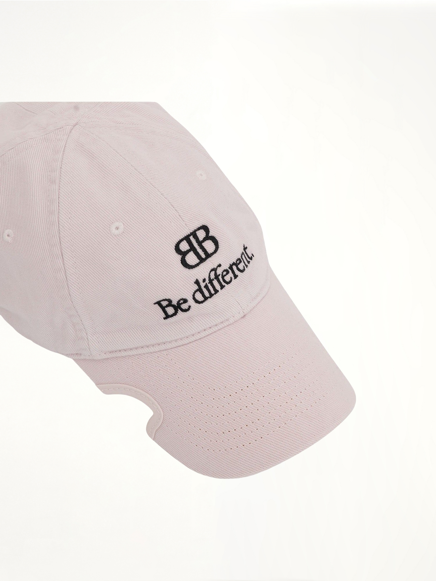 Be Different Cap in Ecru/Black
