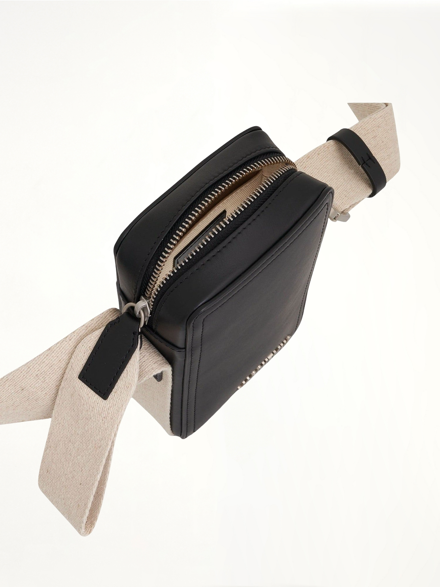 Le Cuerda Vertical Leather Bag in Black