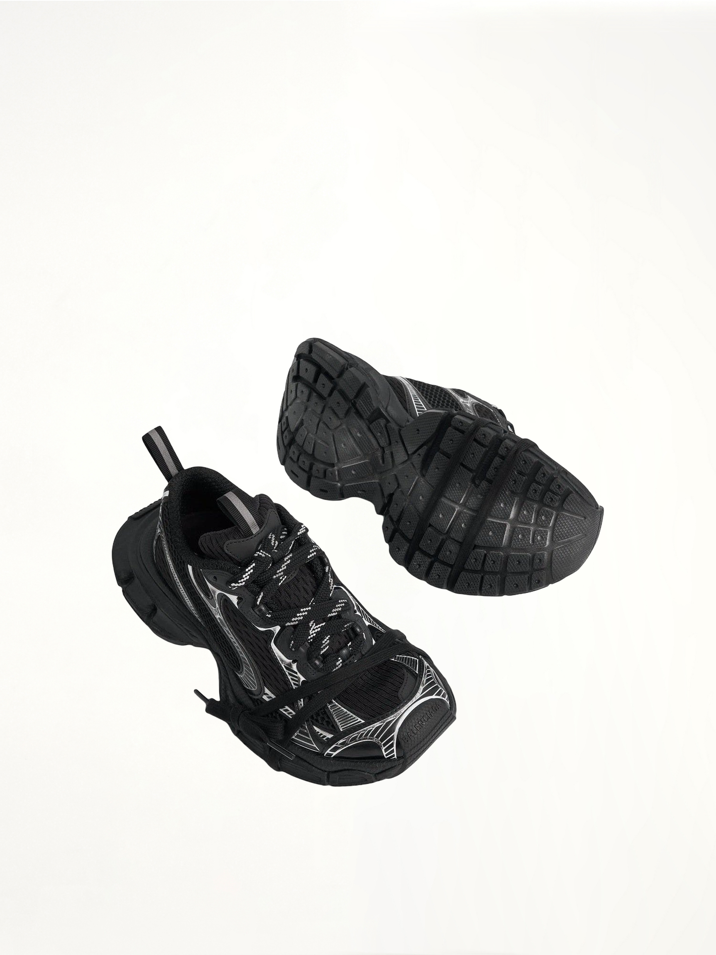 3XL Sneakers in Black/White