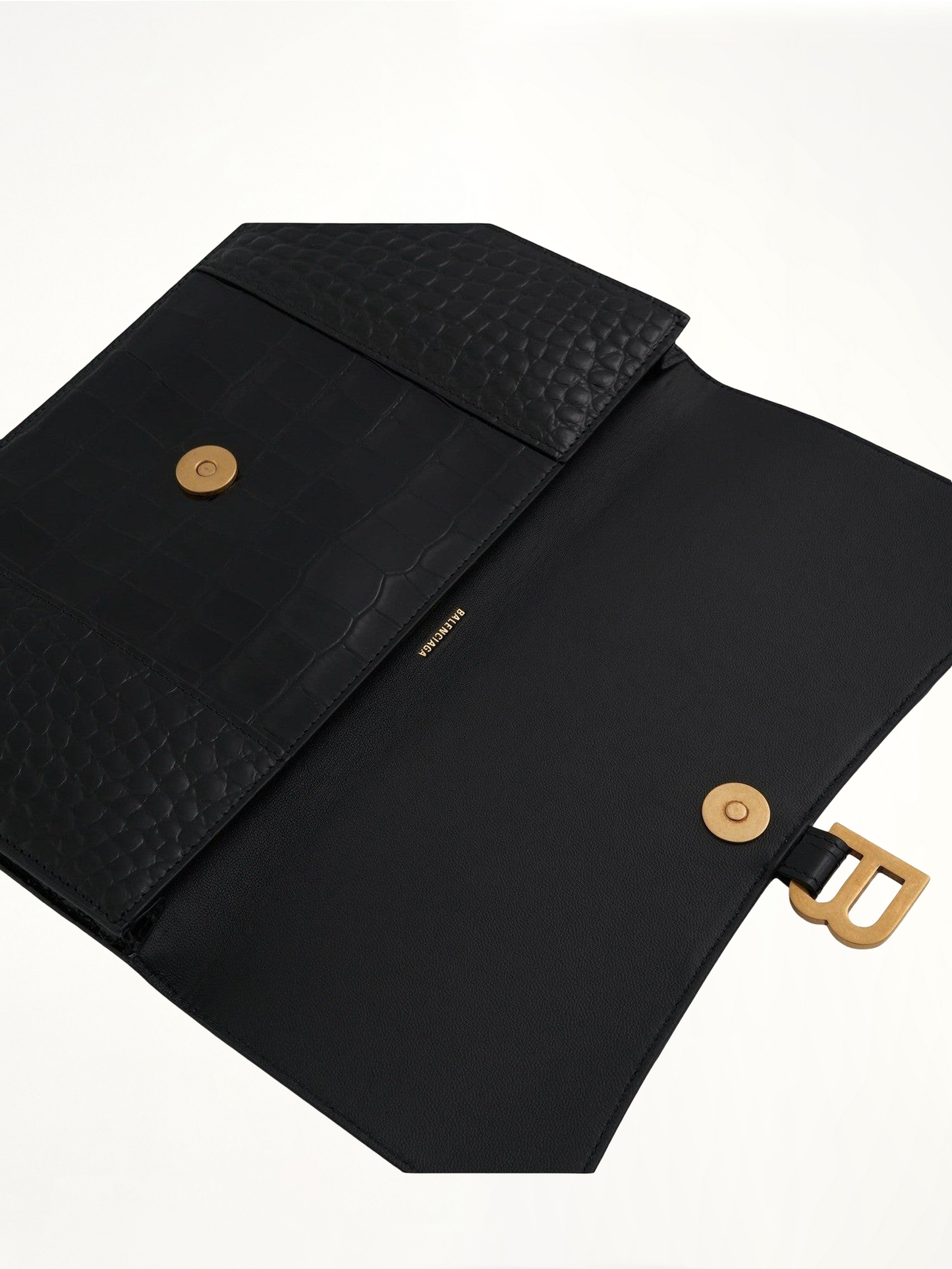 Hourglass Flat Pouch With Flap in Black