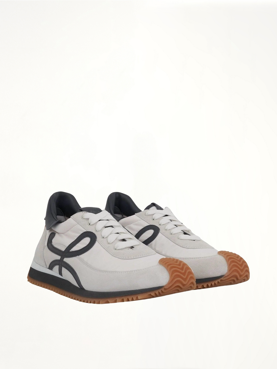 Flow Runner in Blue Anthracite/White Front View | LOEWE