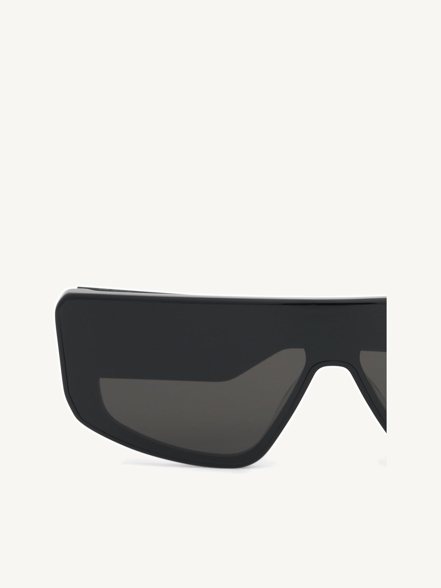 Performa Sunglasses in Black