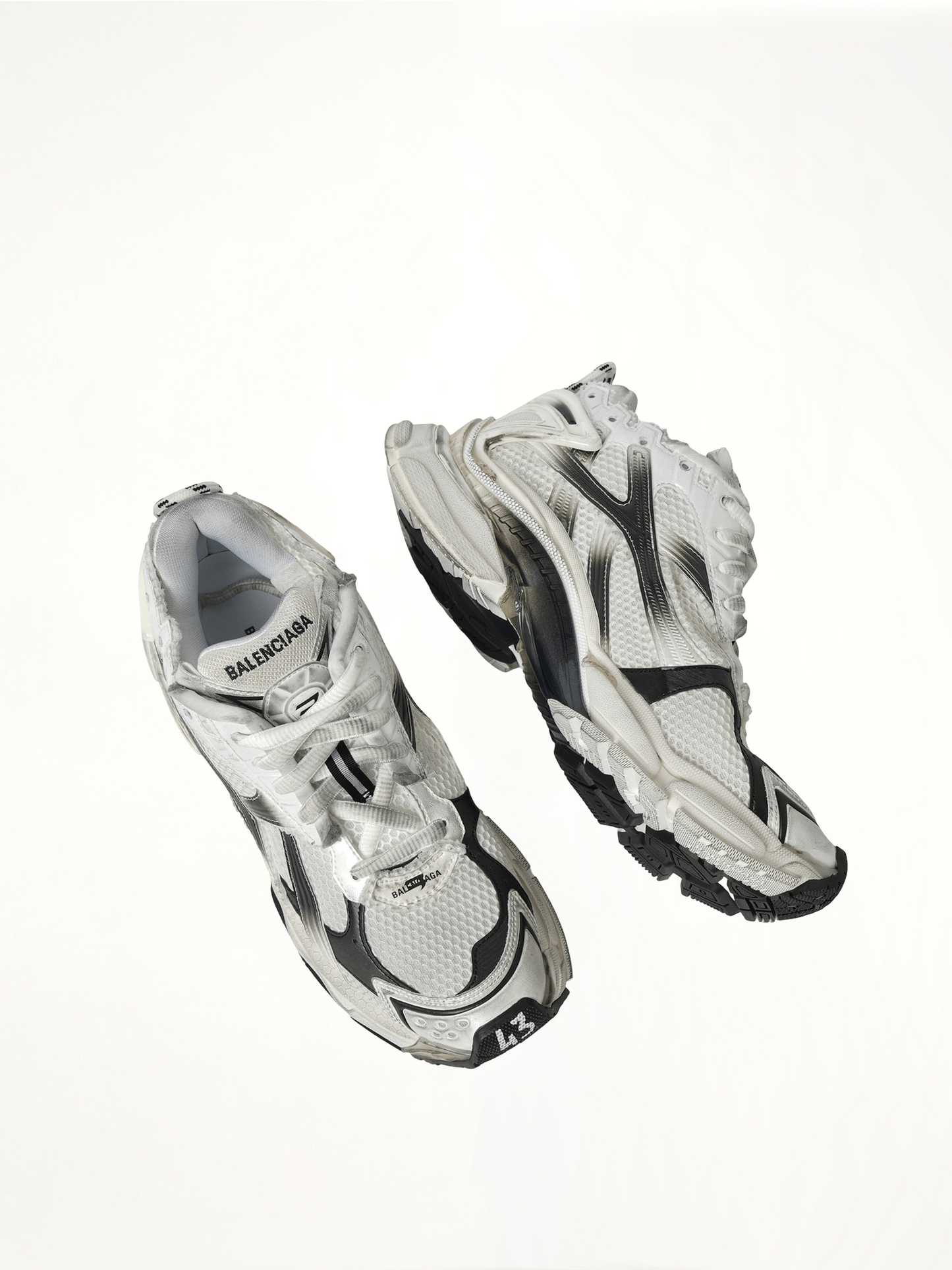 Runner Gradient Sneaker in White/Black