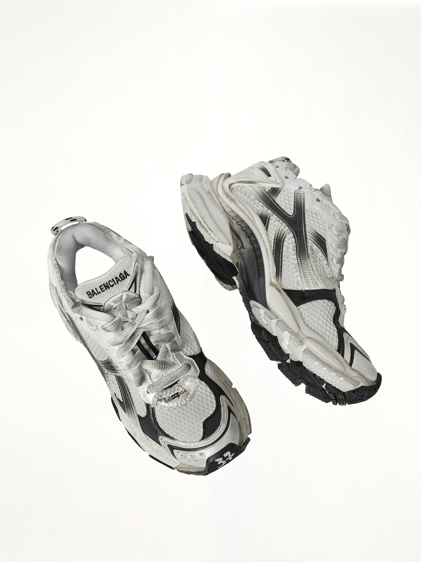 Runner Gradient Sneaker in White/Black