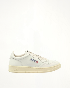 Medalist Low Sneakers in White/White Side View | AUTRY