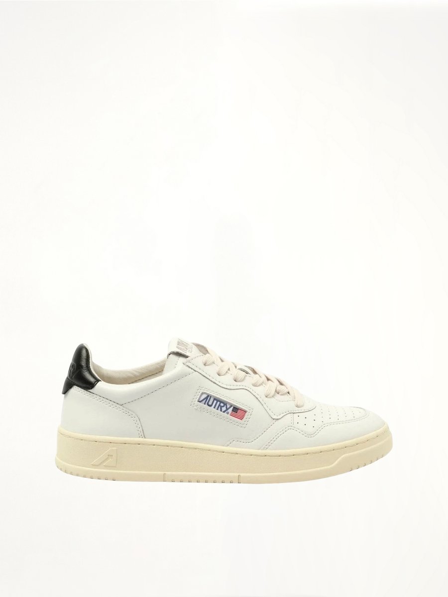 Medalist Low Sneakers in White/Black Side View | AUTRY