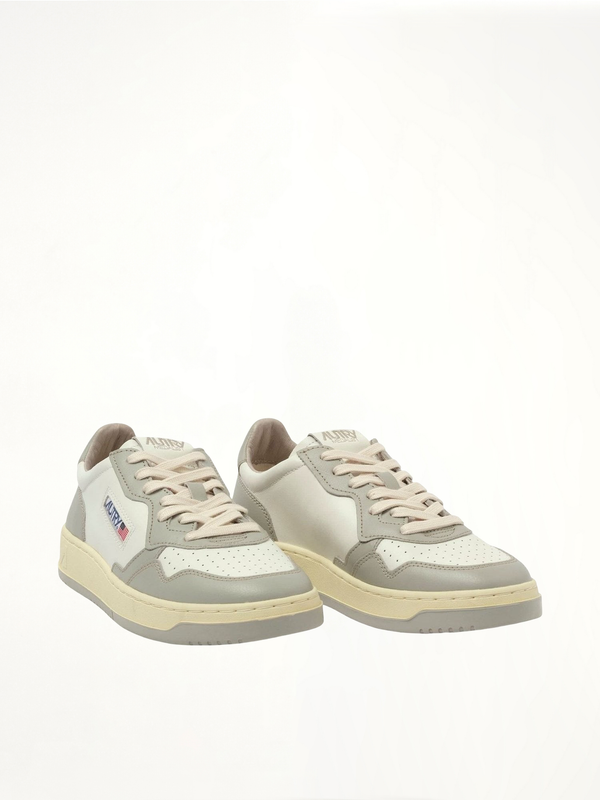 Medalist Low Bicolour Sneakers in White/Vapor Front View | AUTRY