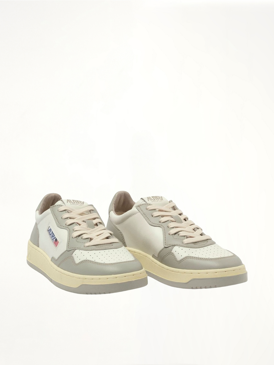 Medalist Low Bicolour Sneakers in White/Vapor Front View | AUTRY