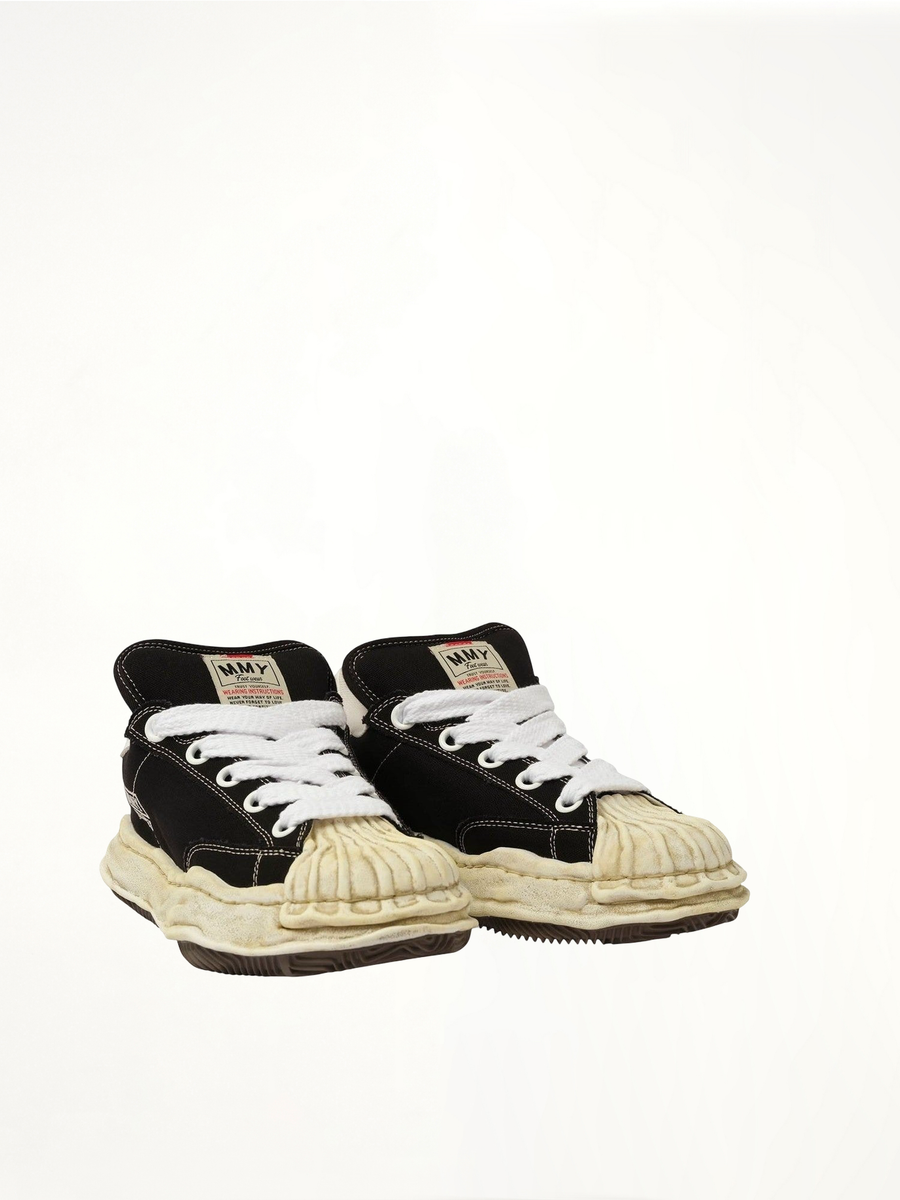 BLAKEY OG Puffer Sneaker in Black Front View | MAISON MIHARA YASUHIRO