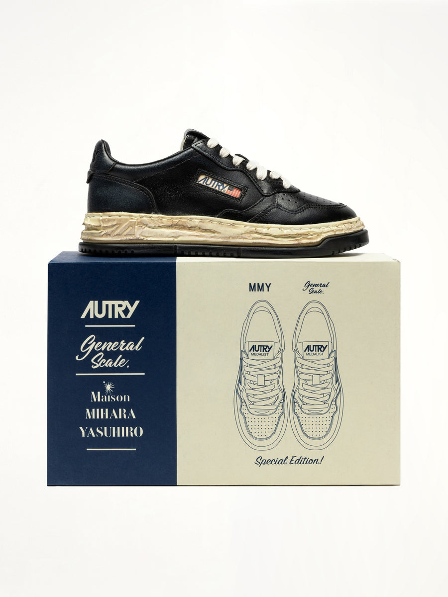 MMY Super Vintage Low Sneaker in Black | AUTRY