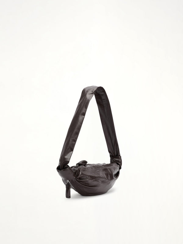 小牛角包沾黑巧克力