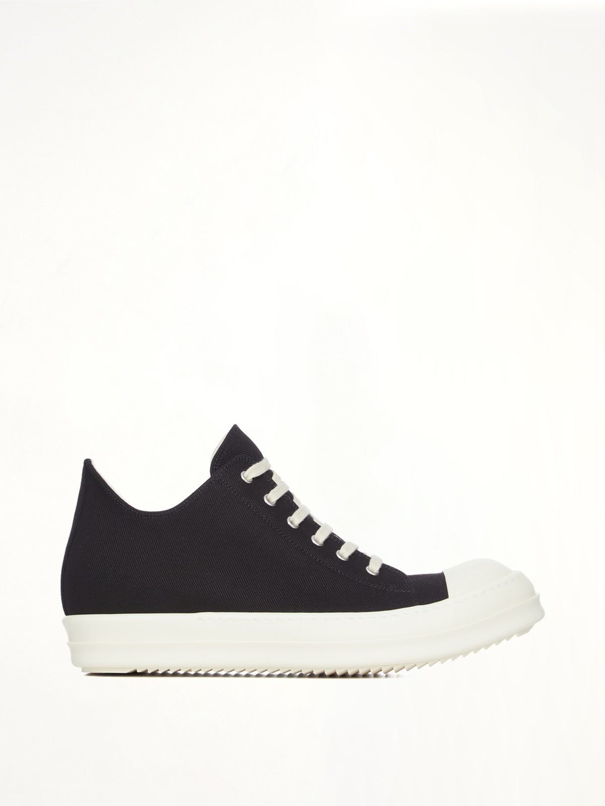 Low Sneaks in Black
