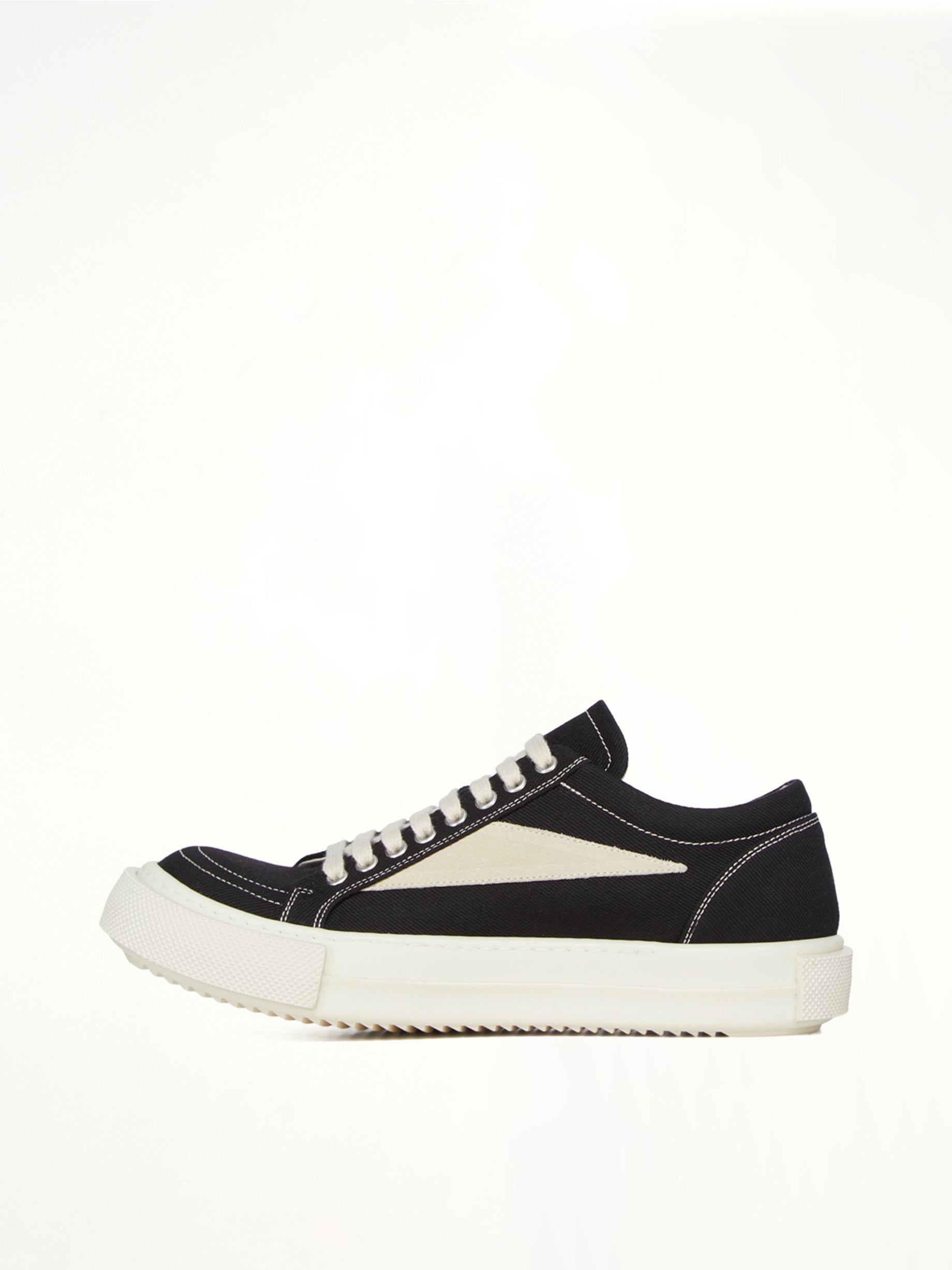 Vintage Sneaks in Black/Milk