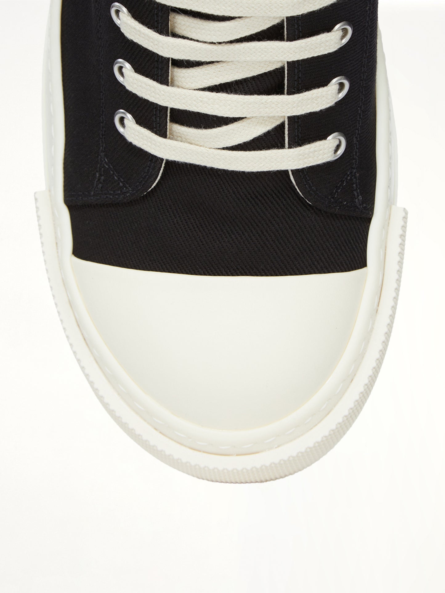 Extreme Low Sneaks in Black/Milk