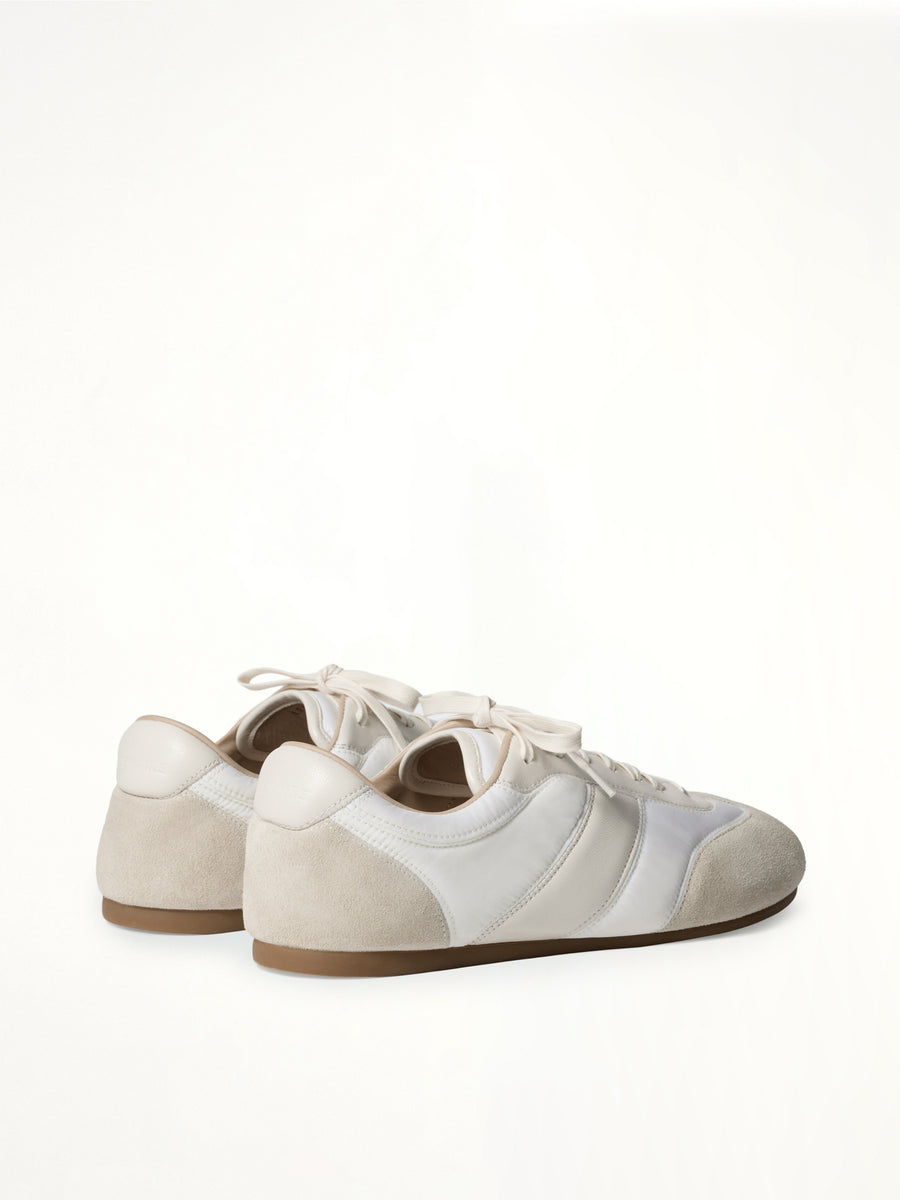 Soft Runner in White