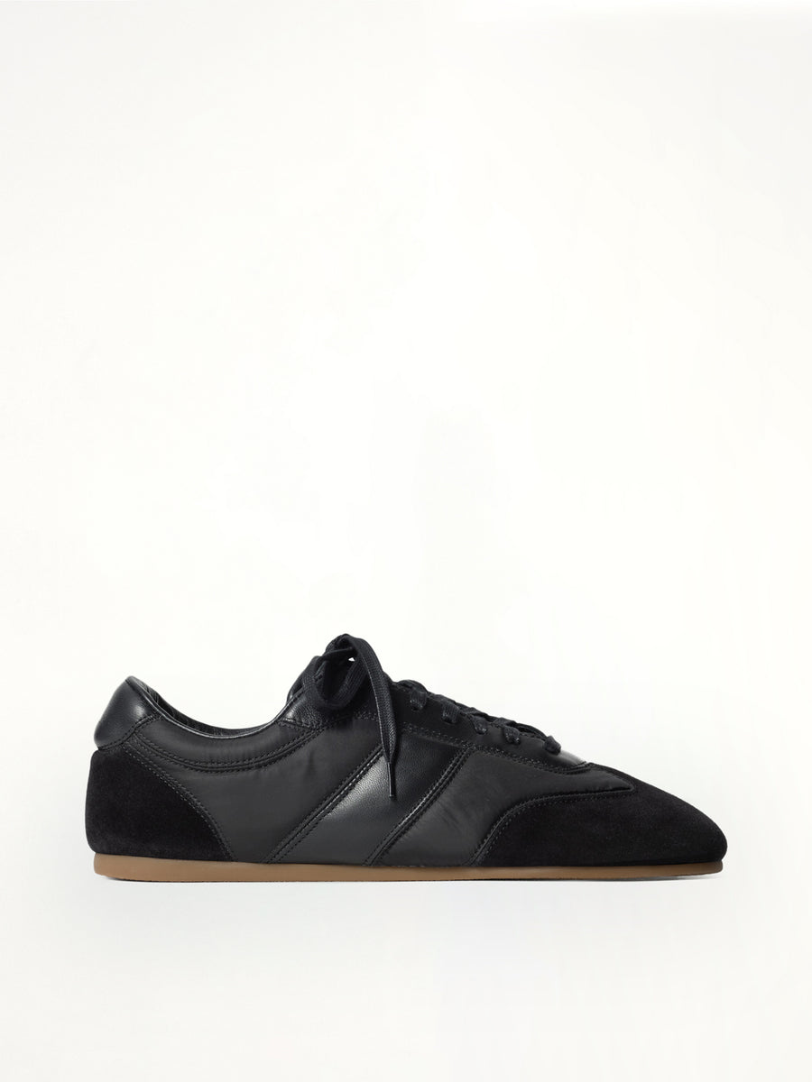 Soft Runner in Black