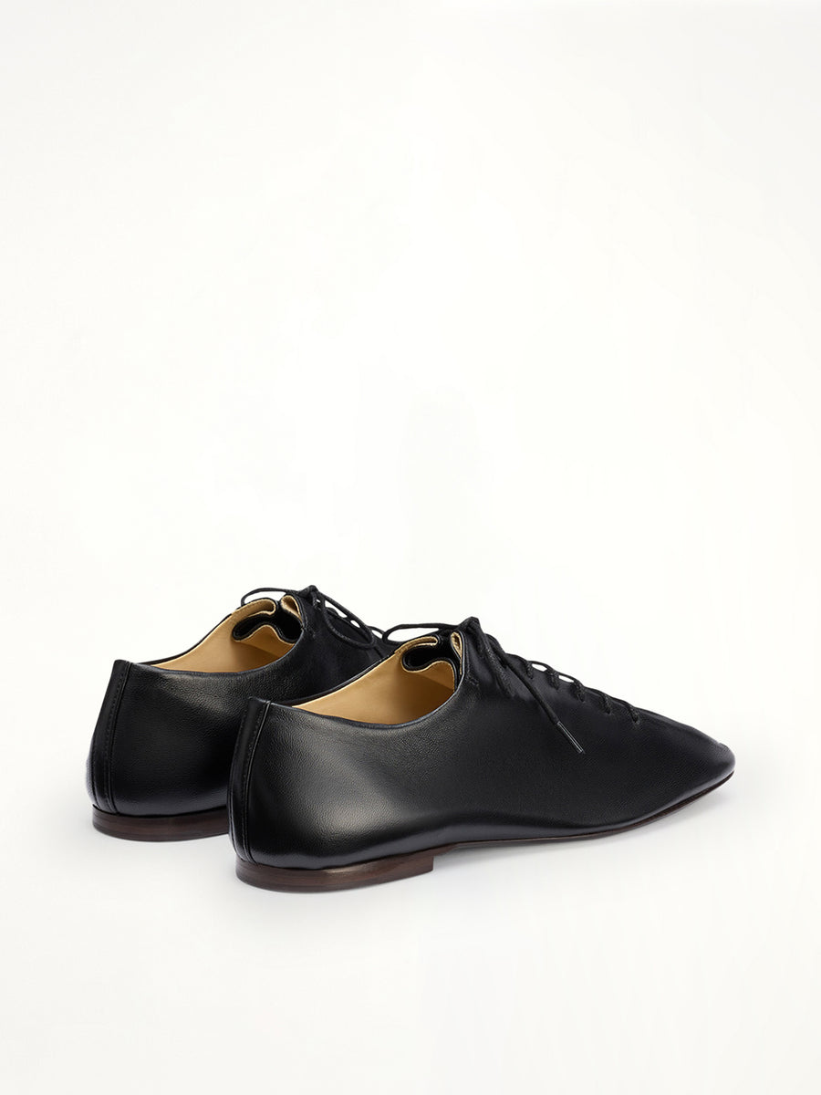 Souris Flat Classic Derbies in Black Back View | LEMAIRE
