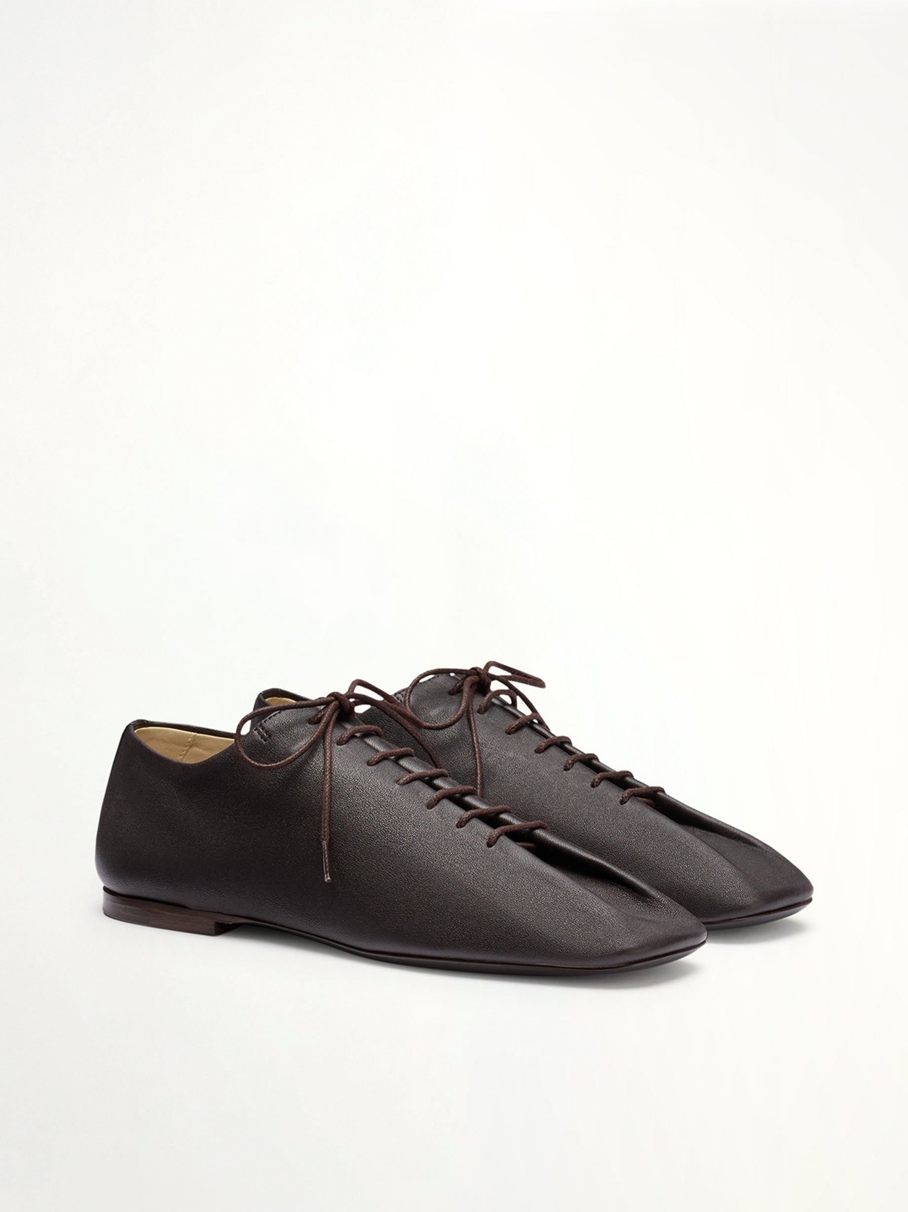 Souris Flat Classic Derbies in Dark Chocolate Front View | LEMAIRE