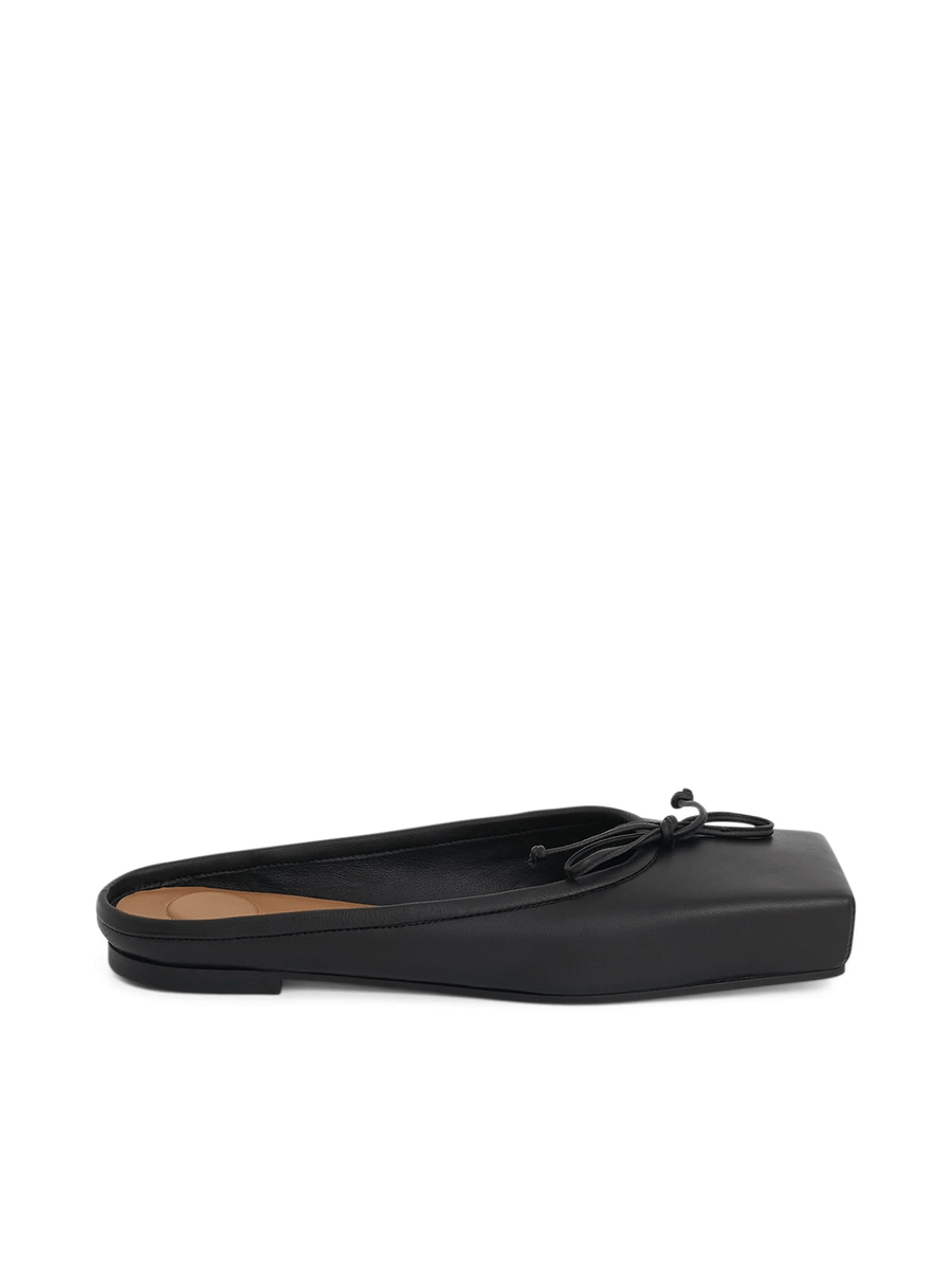 Ballet Flat Mules in Black Side View | JACQUEMUS