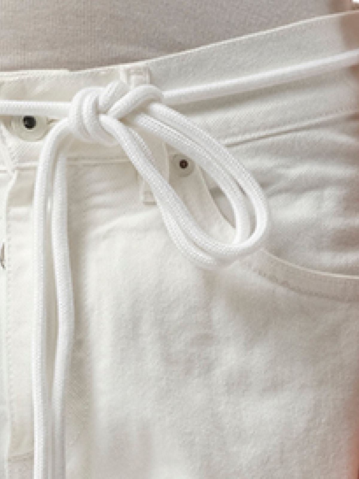 Slim Back Dart Jeans in White