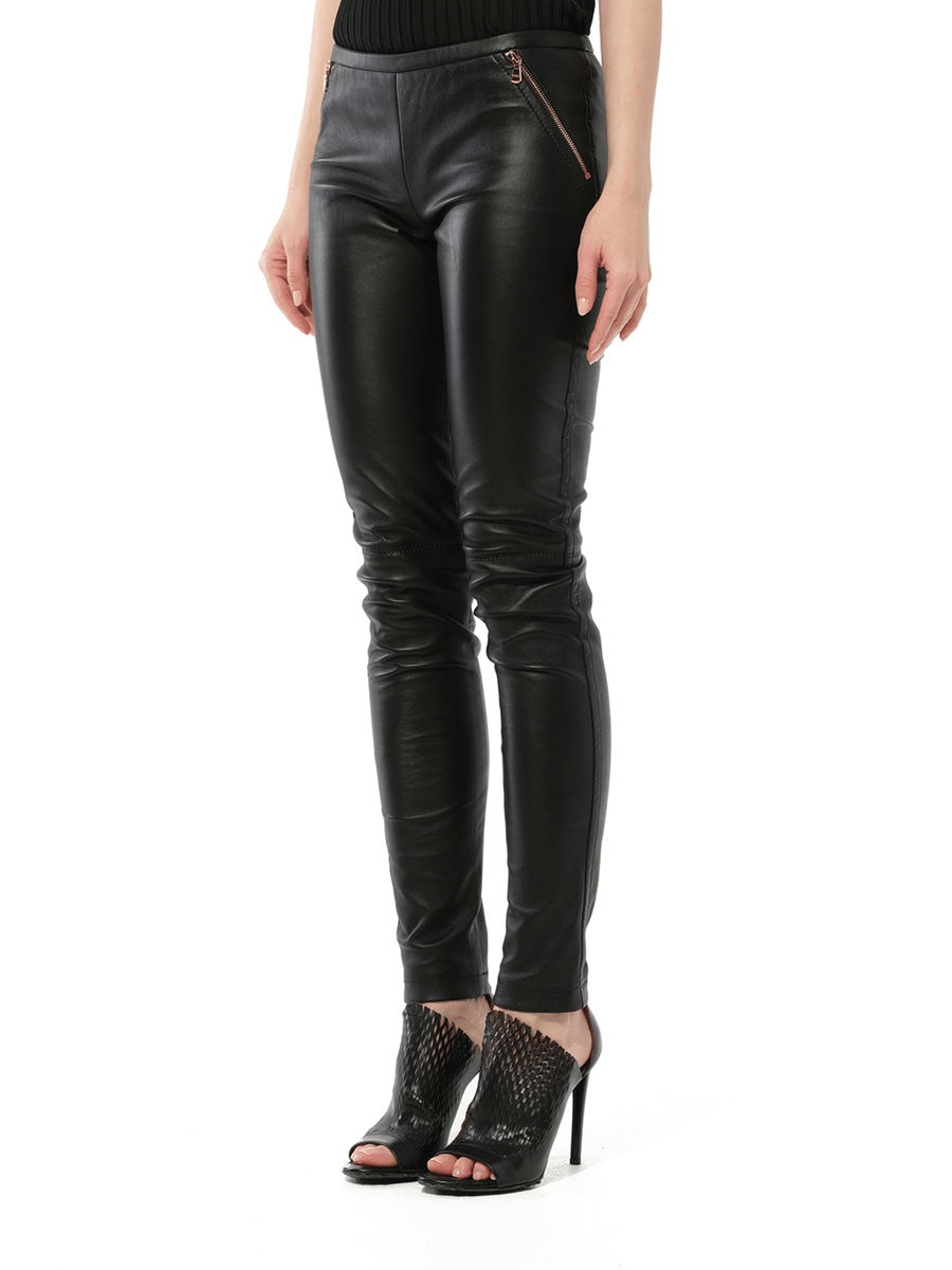 Trousers in Black