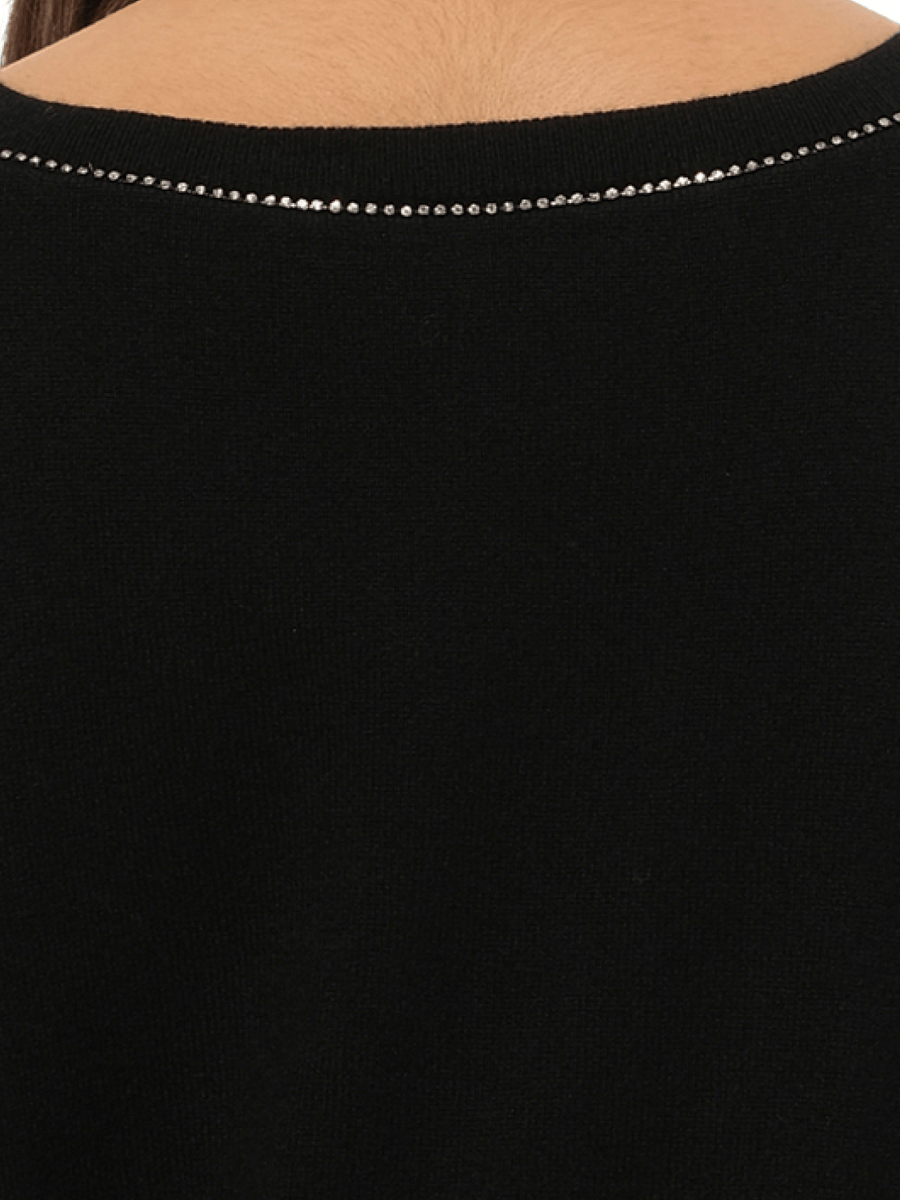 Embroidered Strass V-Neck in Black