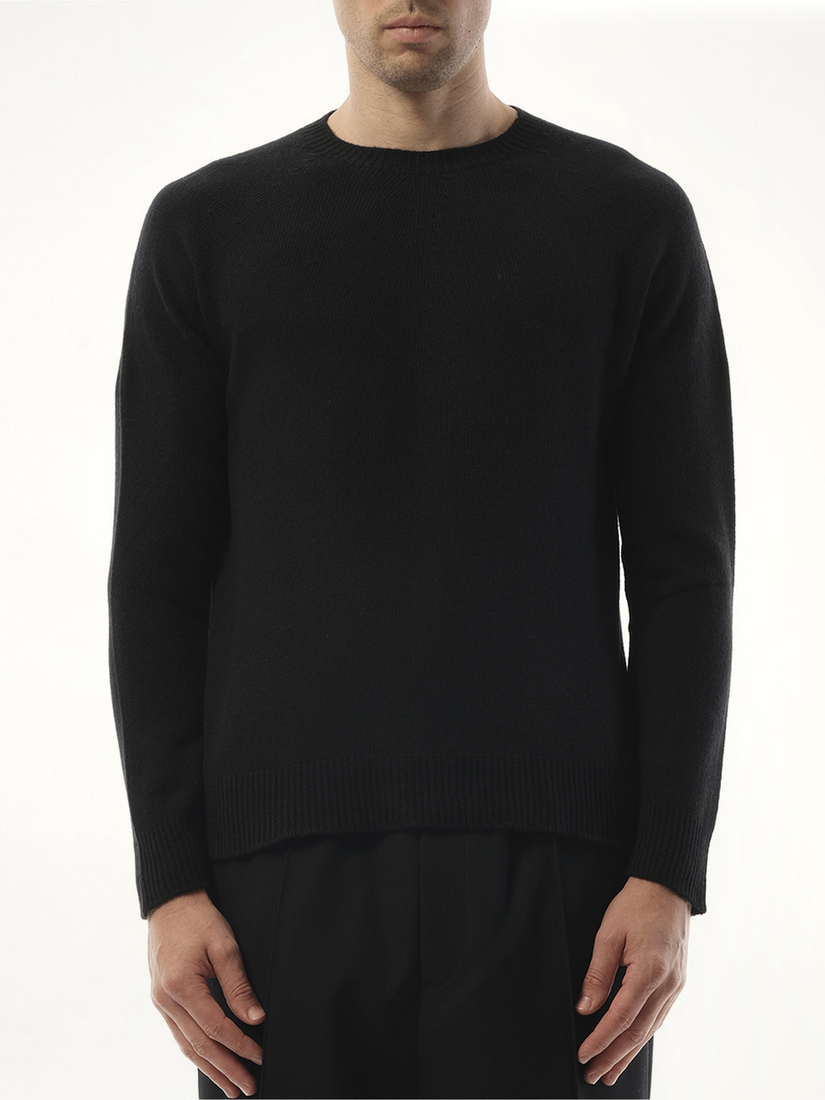 Cashmere Seamless Sweater in Black