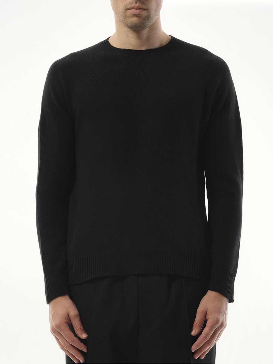 Cashmere Seamless Sweater in Black
